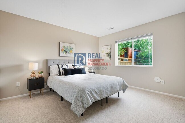 Building Photo - 2175 Coach House Loop