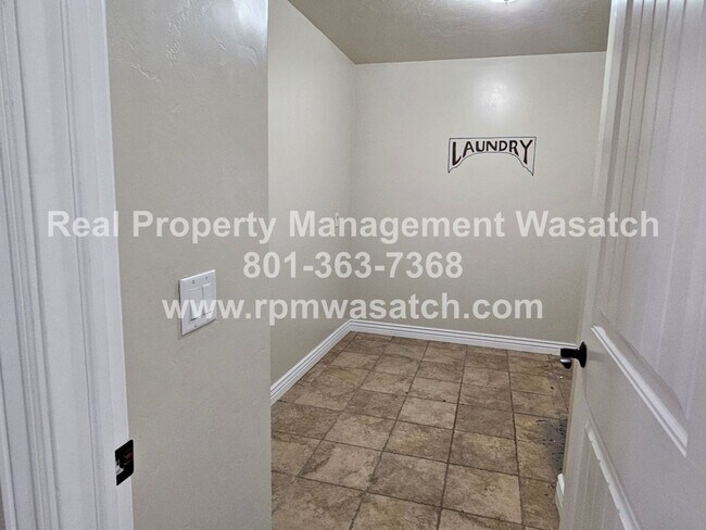 Building Photo - Gorgeous 3 Bed/3.5 Bath Home!!!