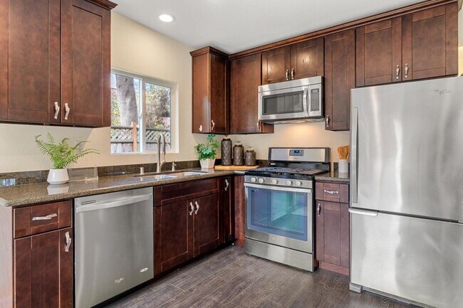 Building Photo - "Charming 1-Bedroom Apartment in the Heart of Bronx – Your Perfect Urban Retreat!"