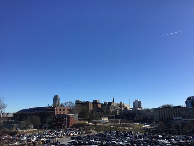 Building Photo - MOVE IN SPECIAL PRICING