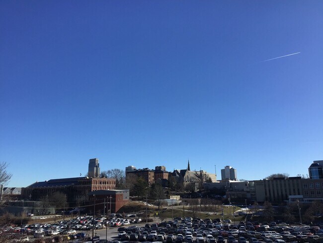 Building Photo - Spacious Apartment for Rent