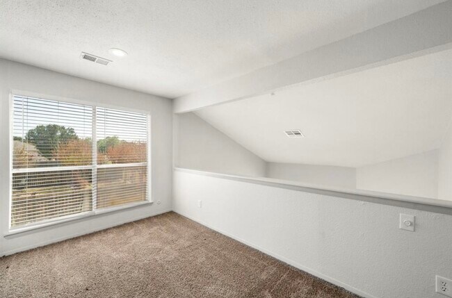 Building Photo - 7847 Green Lawn Dr