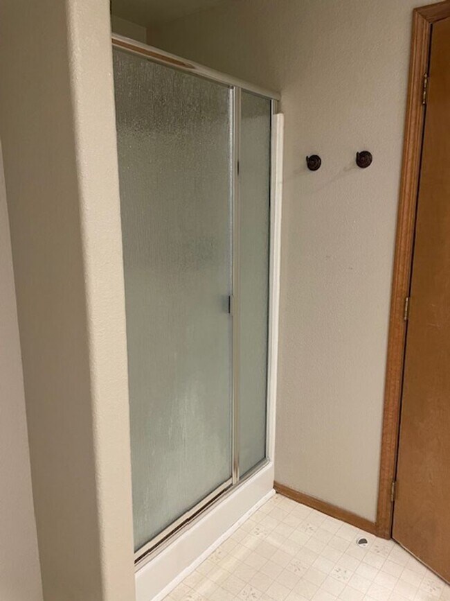 Building Photo - Quiet Peaceful 3 bedroom 2 bath Single Level home located in Central Point