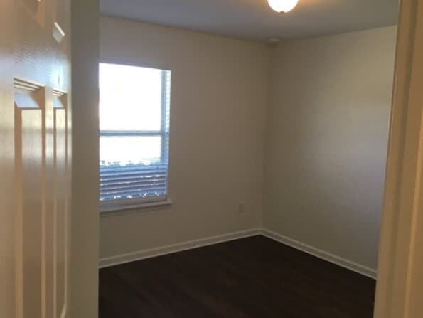 Building Photo - 351 N Twin Maple Rd