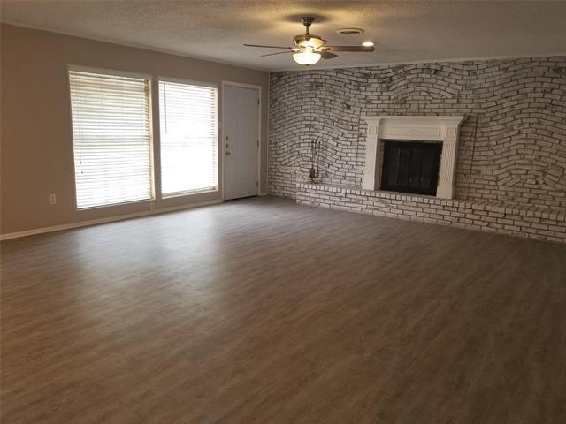 Building Photo - 3625 Venice Dr