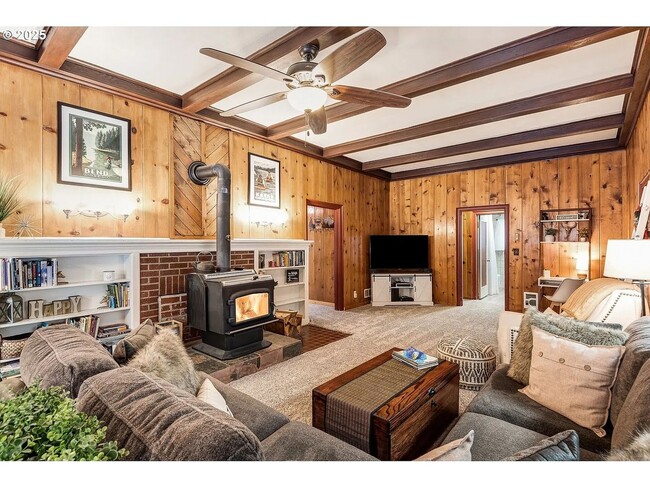 Building Photo - Charming Historic 2 Bed Home + Bonus Room ...