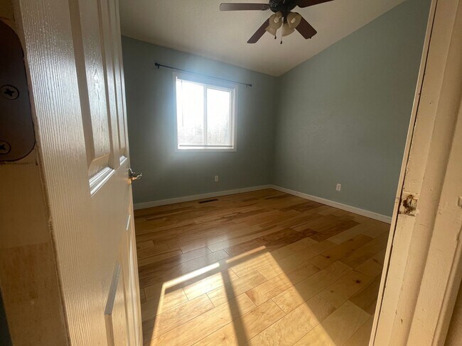 Building Photo - 3 bedroom 1 bath near 37th Gage