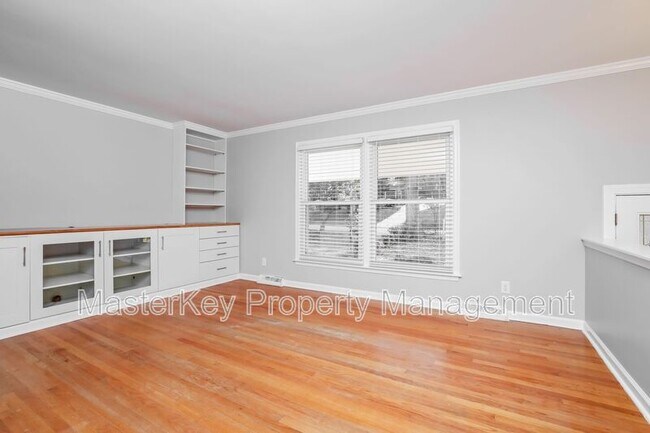 Building Photo - 916 Tanglewood Dr