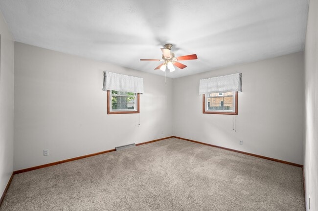 Building Photo - 1686 N Teakwood Dr