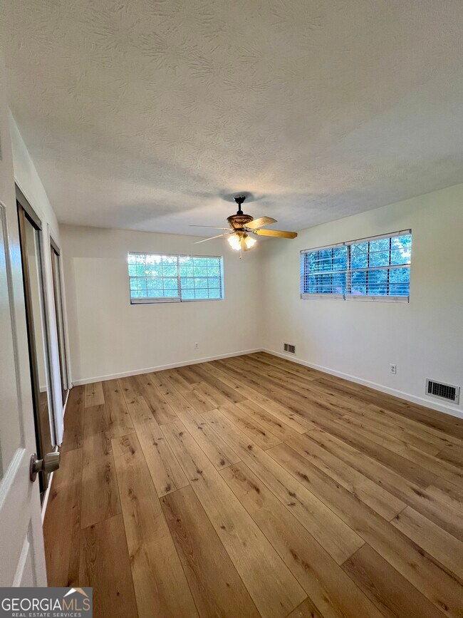 Building Photo - 6695 Courtney Dr