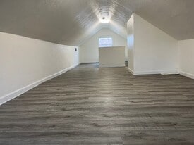 Building Photo - 631 Tisdale Ave