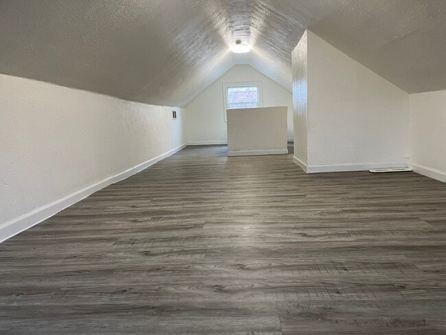 Building Photo - 631 Tisdale Ave