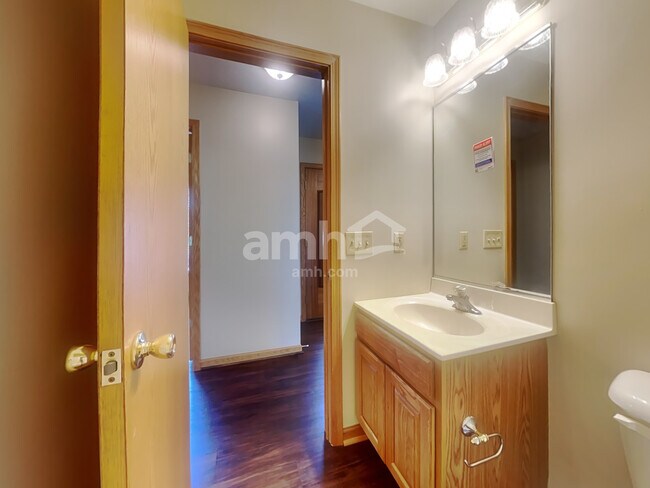 Building Photo - 71 Thornhill Dr