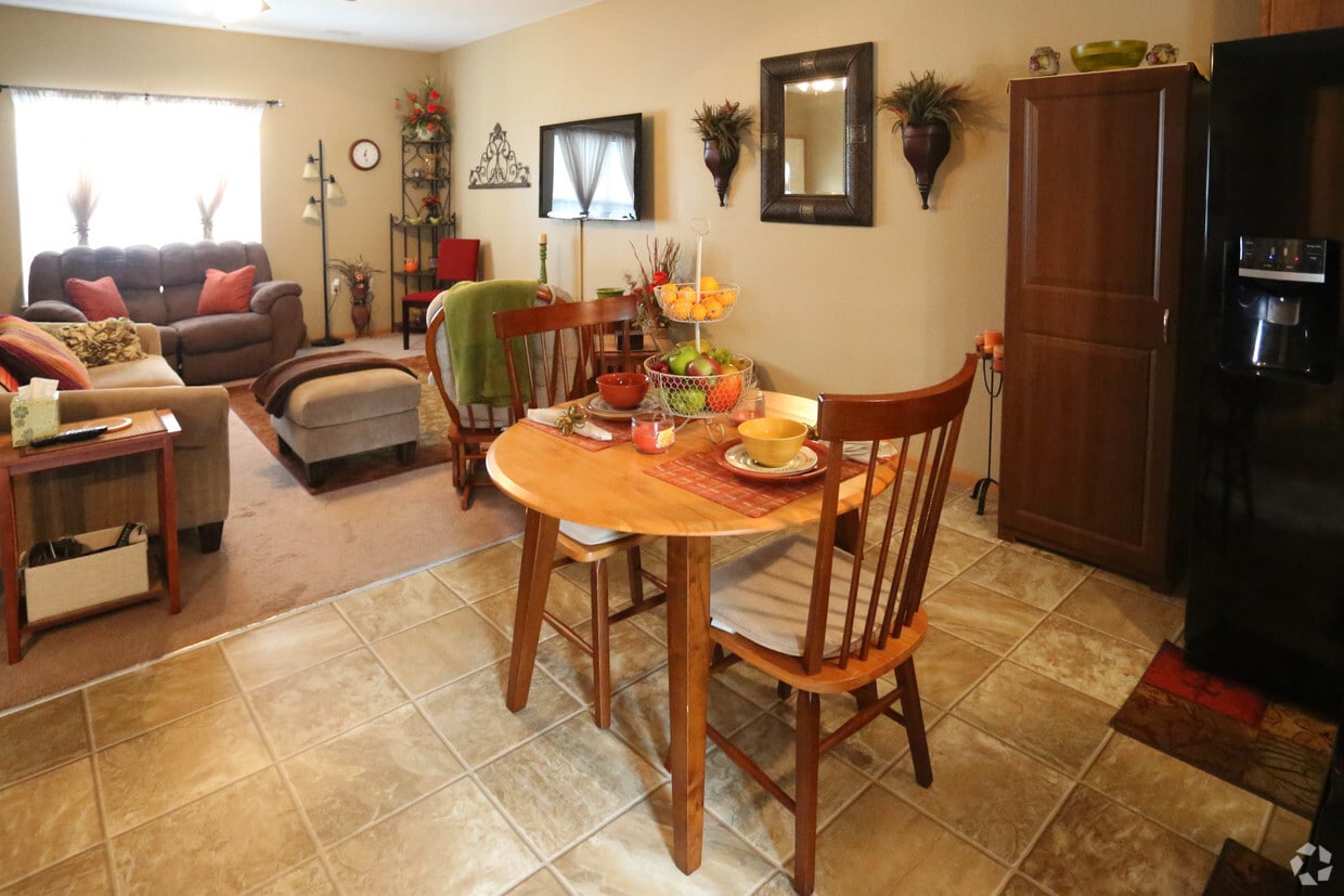 The Courtyards at Cherry Creek - 2700 Cherry Creek Ct Jefferson City MO  65109 | Apartment Finder, image size:1240x827