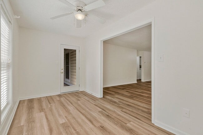 Building Photo - Bright & Cheery 2 BR 2 Bath Unit Available...