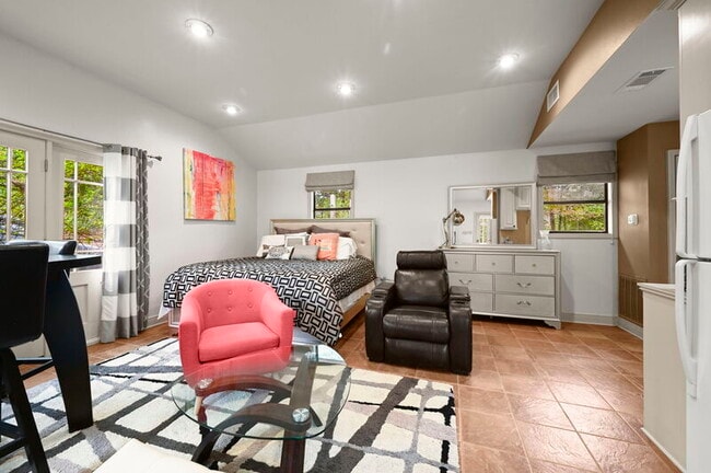 Building Photo - 4724 Lake Point Ave