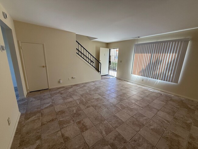 Building Photo - R09-011-MF