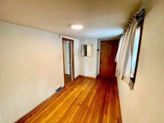 Building Photo - 120 Cotter Rd