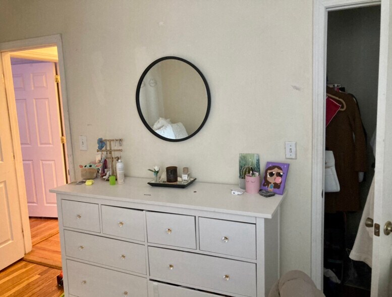 Building Photo - 62 Egmont St