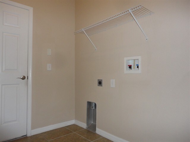 Building Photo - 3213 Dunstable Dr