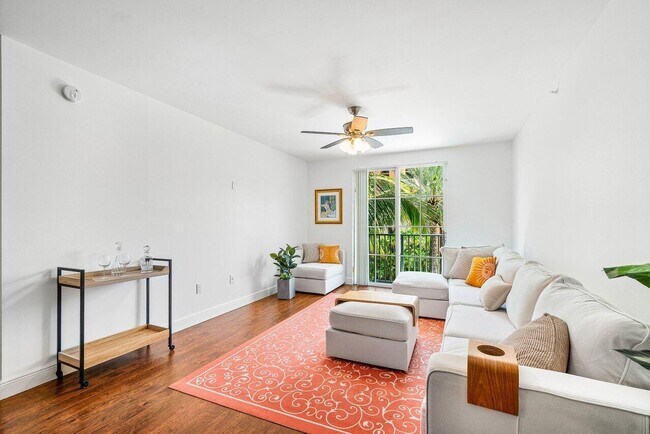 Building Photo - 720 S Sapodilla Ave