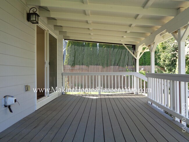 Building Photo - 405 Lavender St