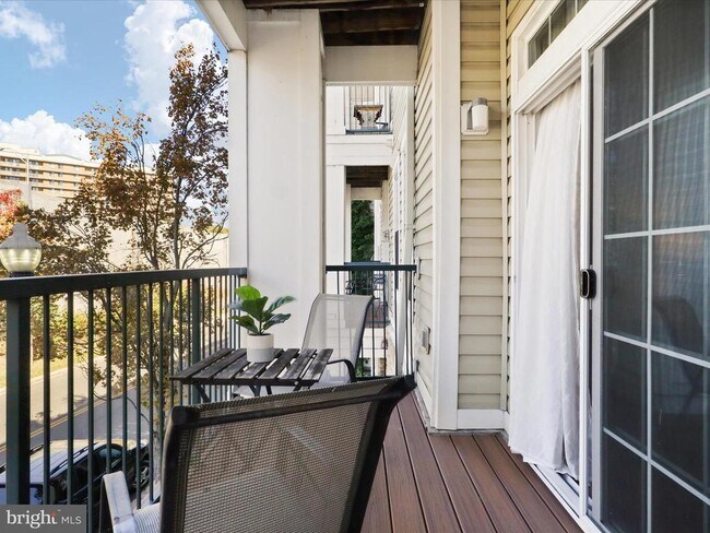 Building Photo - 2465 Army Navy Dr