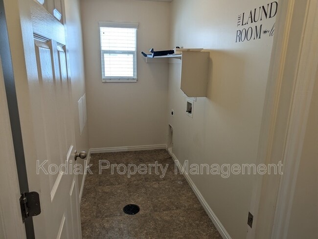 Building Photo - 978 York Dr