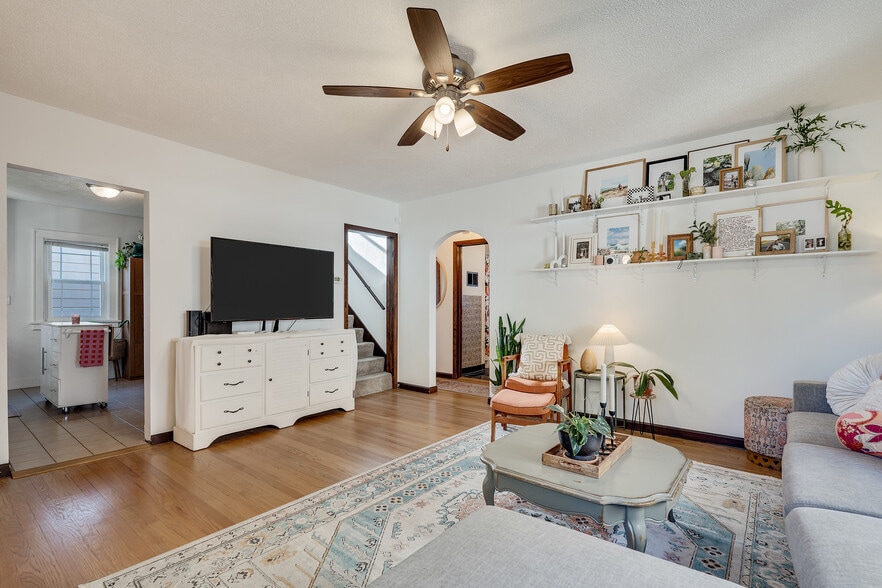 Building Photo - 2015 Wood St