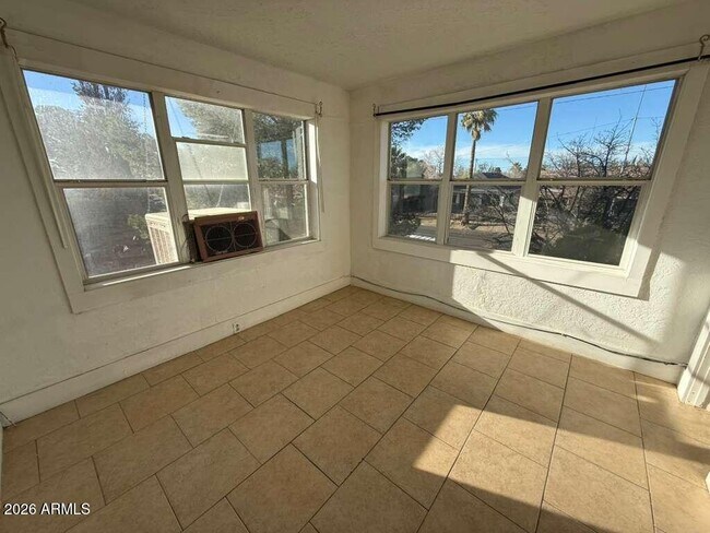 Building Photo - 1165 E 10th St