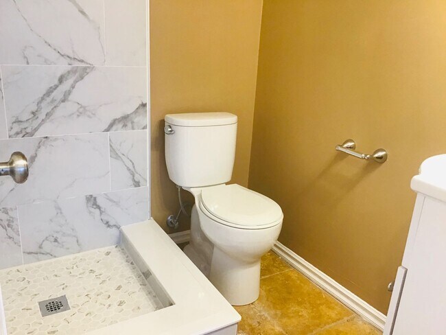 Building Photo - Elegant Studio Retreat on Gated Estate, Ut...