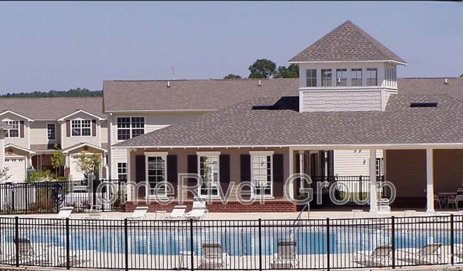 Building Photo - 755 Majestic Dr