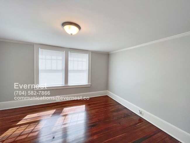 Building Photo - 203 S Elm St