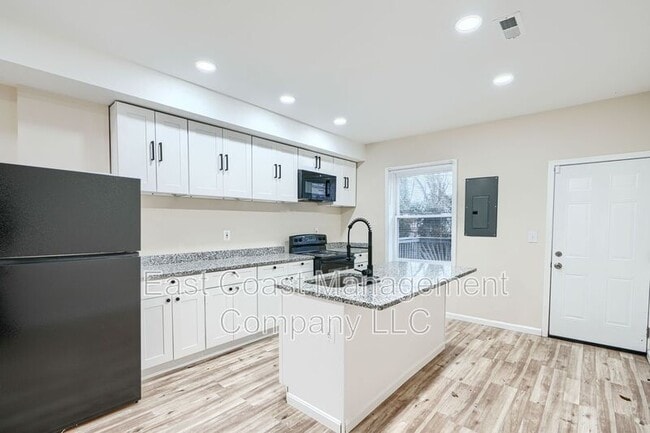 Building Photo - 3028 Chelsea Terrace