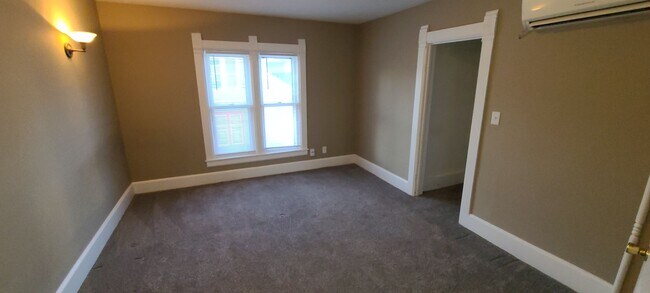 Building Photo - 417 Origen St