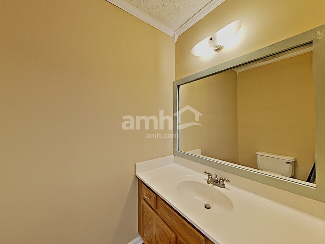 Building Photo - 620 Woodhaven Dr