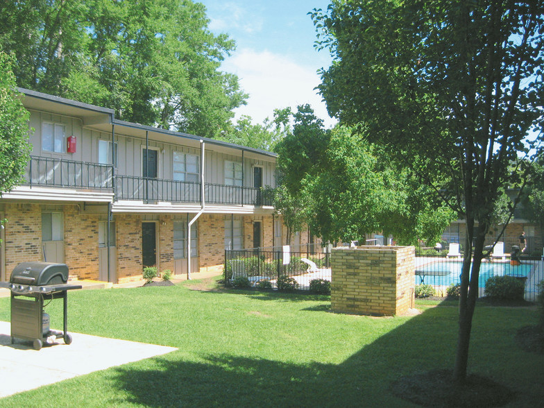 Building Photo - University Courtyard Apartments