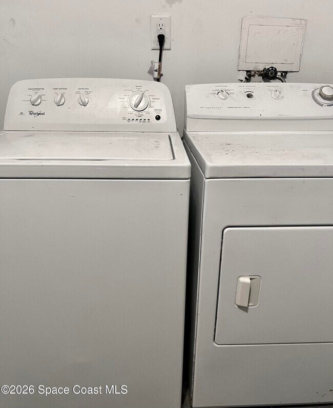 Building Photo - 121 3rd Ave