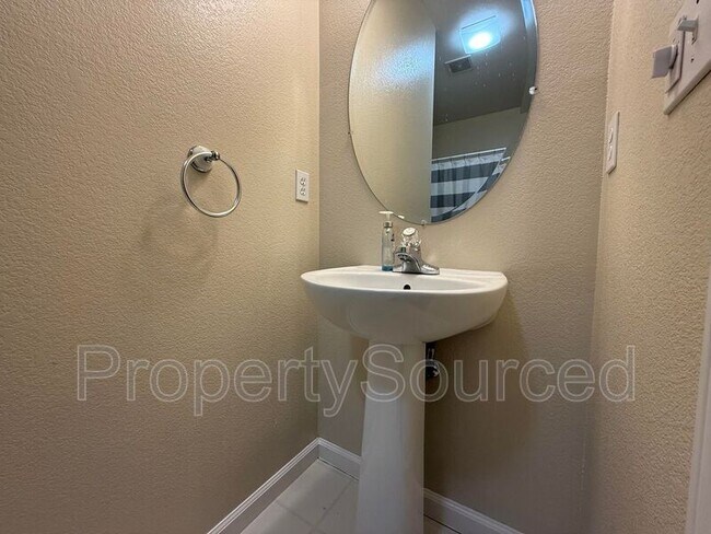 Building Photo - 2080 Picadilly Ct
