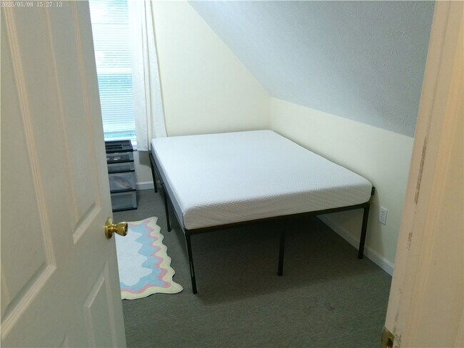 Building Photo - 35 Langslow St