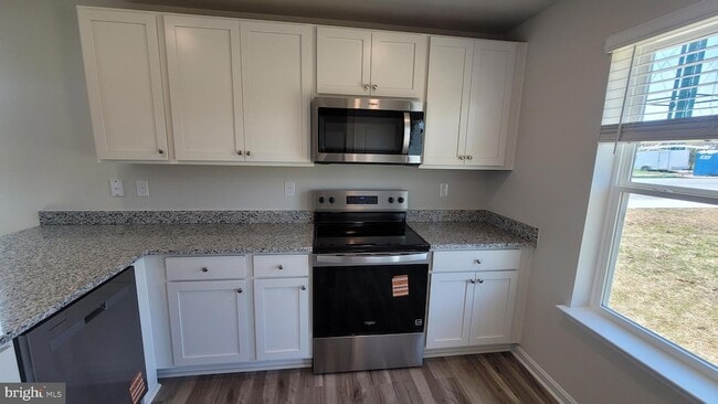 Building Photo - 102 Sycamore Ln