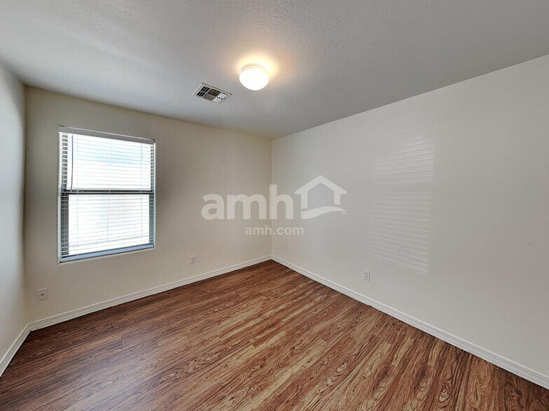 Building Photo - 25056 W Illini St