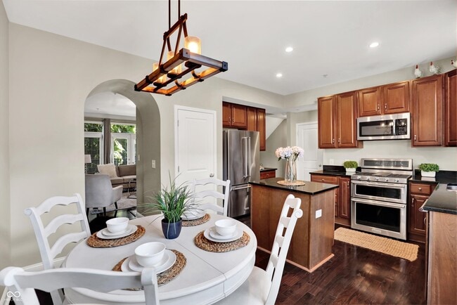 Building Photo - 529 E New York St