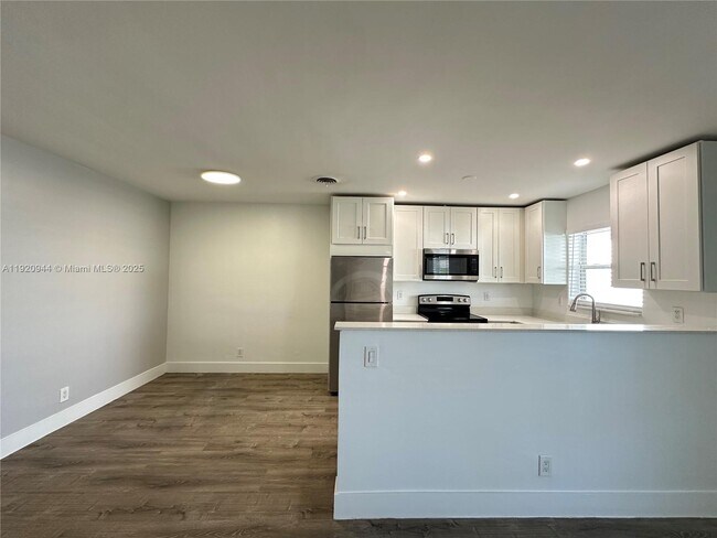 Building Photo - 2436 Van Buren St