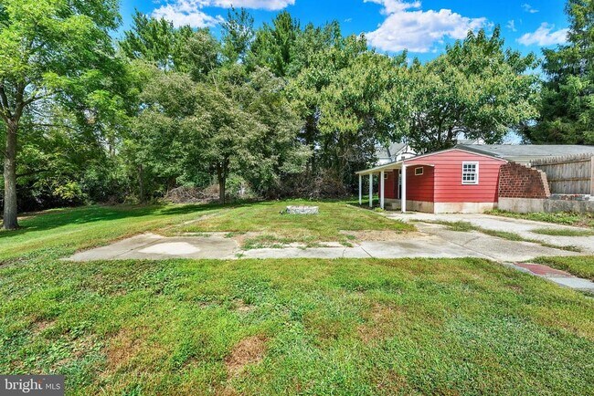 Building Photo - 211 Gale Ln