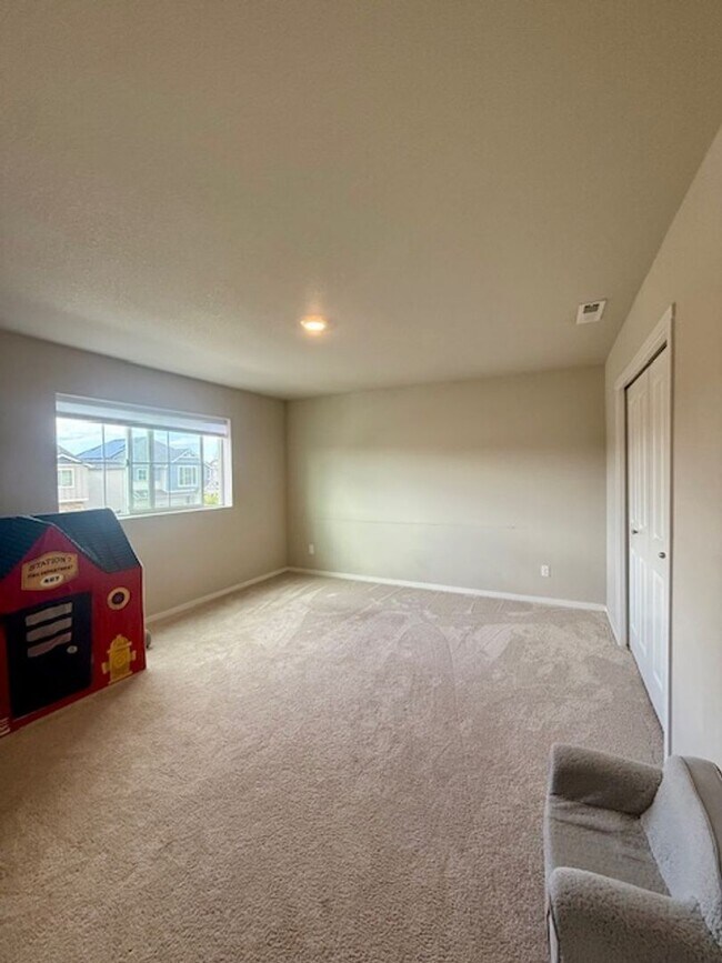 Building Photo - Spacious 4-Bedroom D.R. Horton Home – Grea...