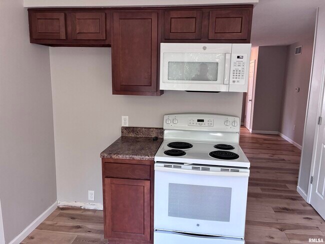 Building Photo - 30 Sundowner Ln