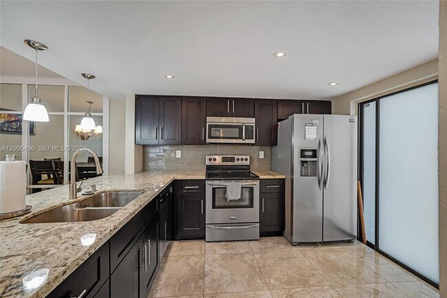 Building Photo - 10535 SW 154th Ct