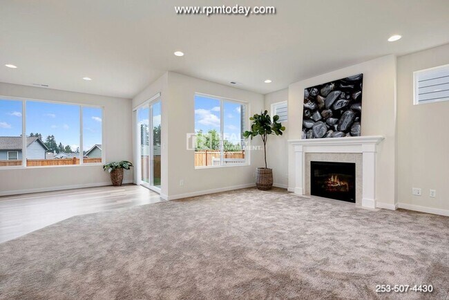 Building Photo - 4 Bedroom Home with Valley Views!