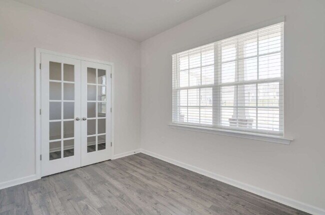Building Photo - Spacious 4-Bed Gem with 2.5 Baths in Fuqua...